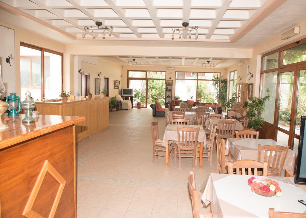 Morfoula Aparthotel วาเตรา ภายนอก รูปภาพ
