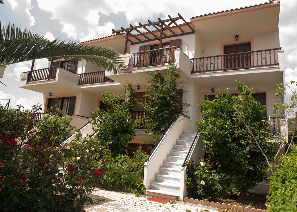 Morfoula Aparthotel วาเตรา ภายนอก รูปภาพ